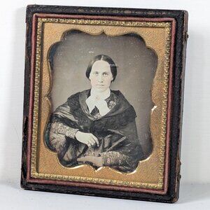 Victorian 1/6 plate tinted daguerreotype portrait of a young woman, antique